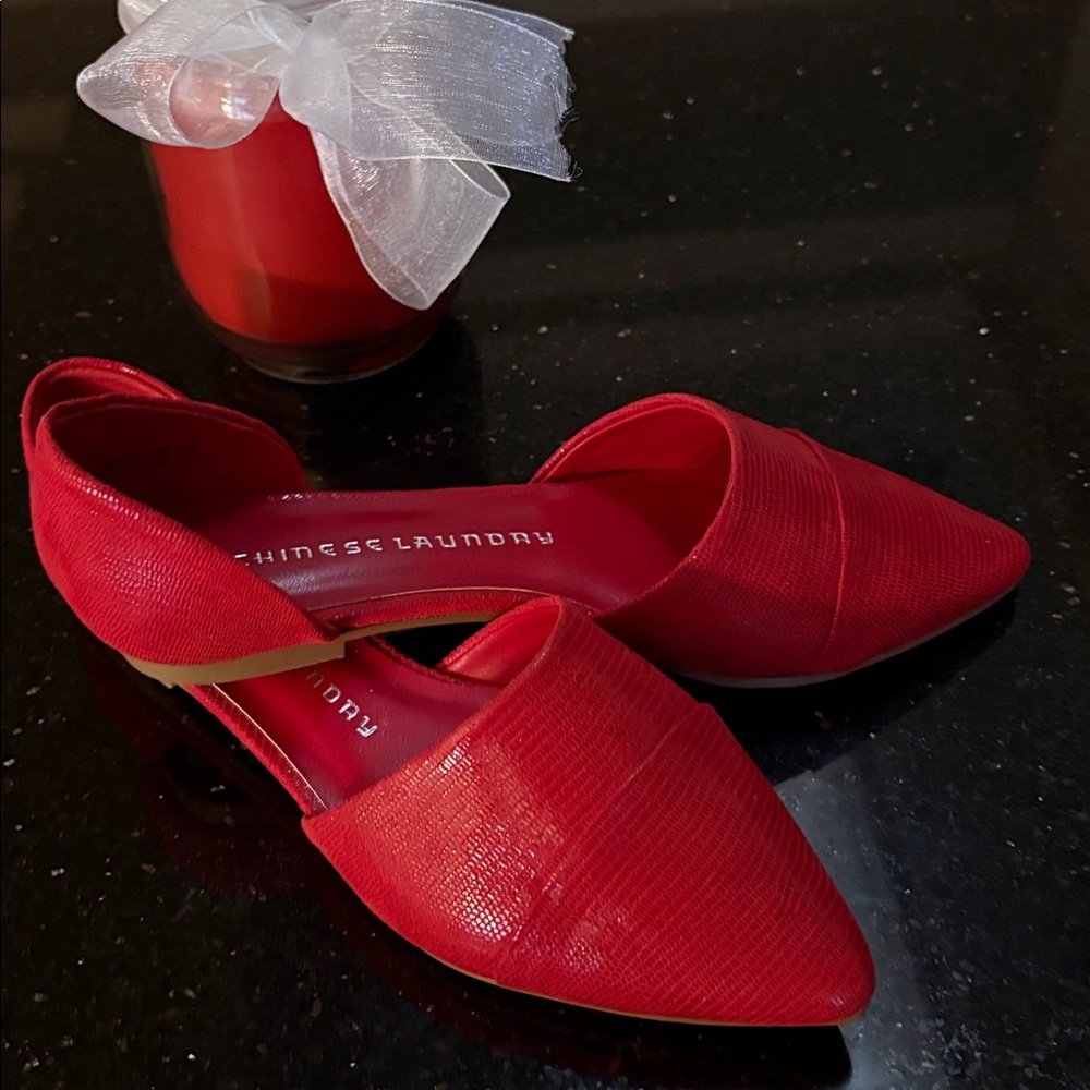 Chinese Laundry Vibrant Red Pointed Flats